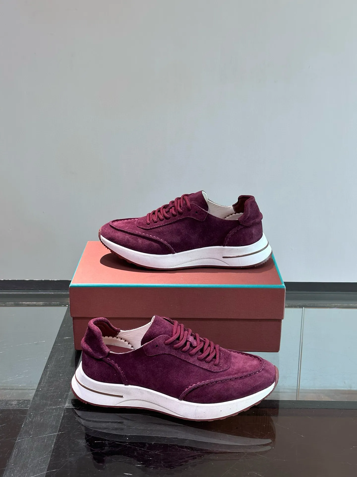 Factory price: 540💰Loro men's shoes💰iana niche Loro classic jogging shoes, men's lace-up casual shoes and sneakers, high-quality lightweight and comfortable fabrics, suitable for outdoor leisure, the color scheme is young and energetic, and it looks great with sportswear or casual suits! Size: 39-46 (customized sizes of 45 and 46 are non-refundable)
